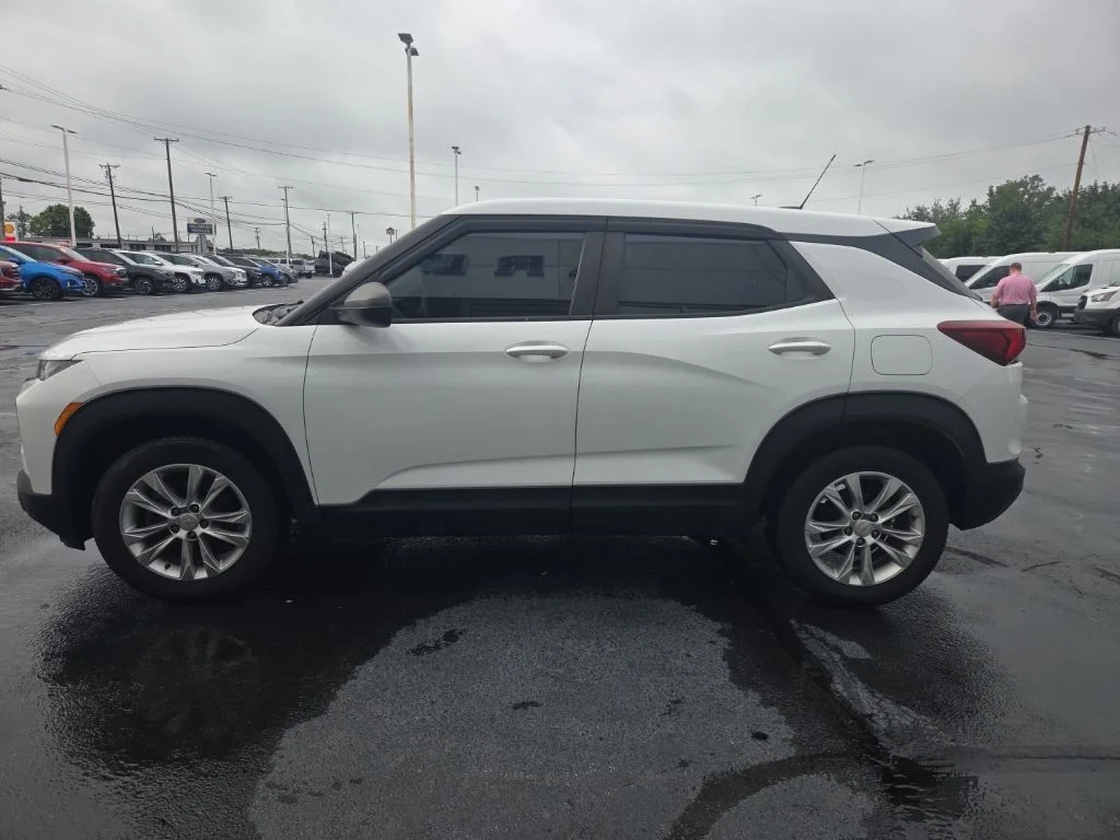 Used 2021 White Chevrolet LS image 8