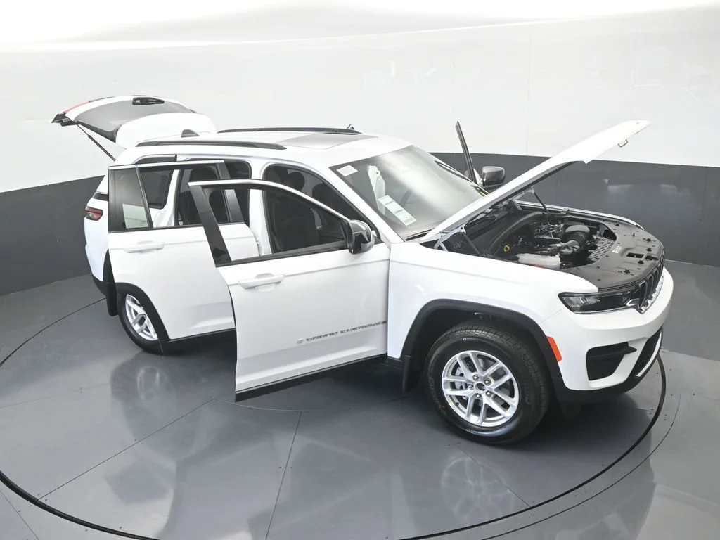 Used 2025 Bright White Clearcoat Jeep Laredo X image 65