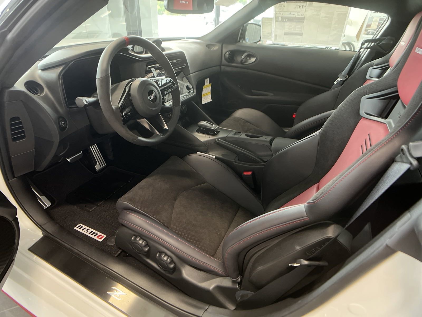 New 2024 Two-tone Everest White TriCoat / Super Black Nissan NISMO® image 9