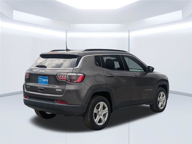 Used 2023 Gray Jeep Latitude image 6