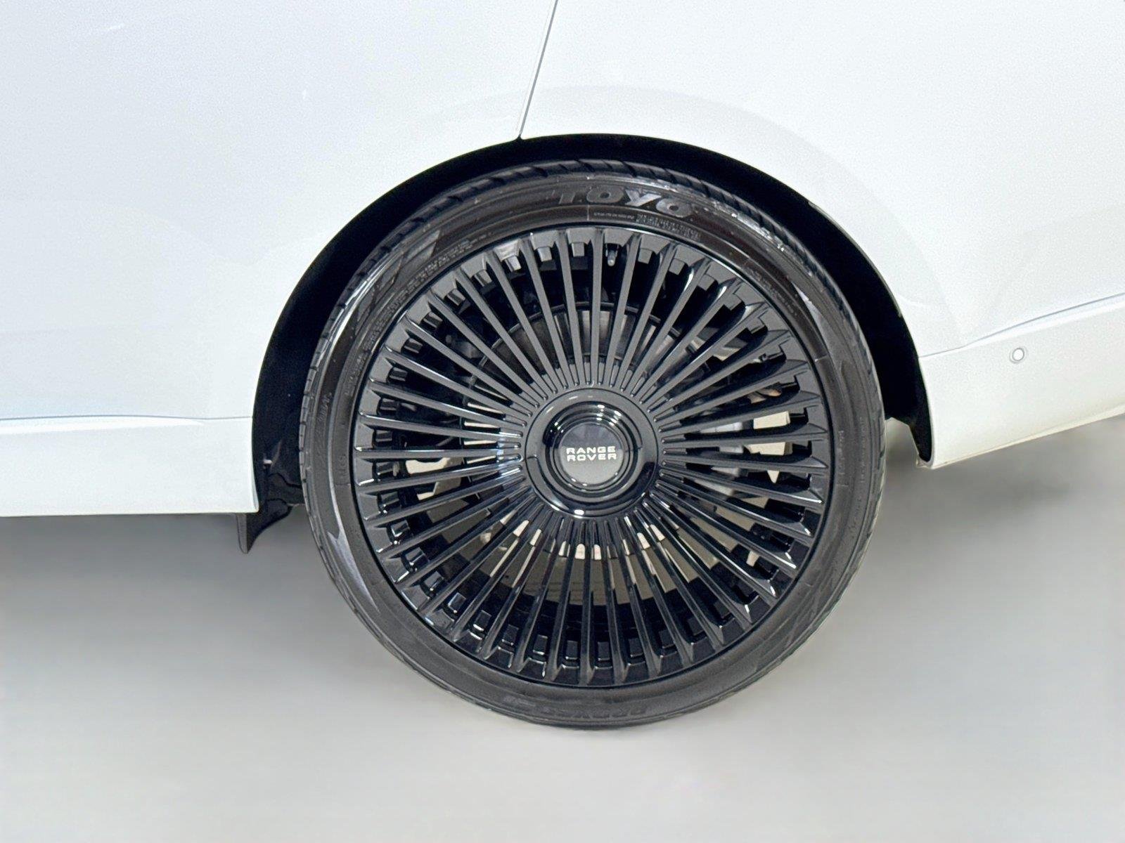 Used 2025 Fuji White Land Rover SE | 24