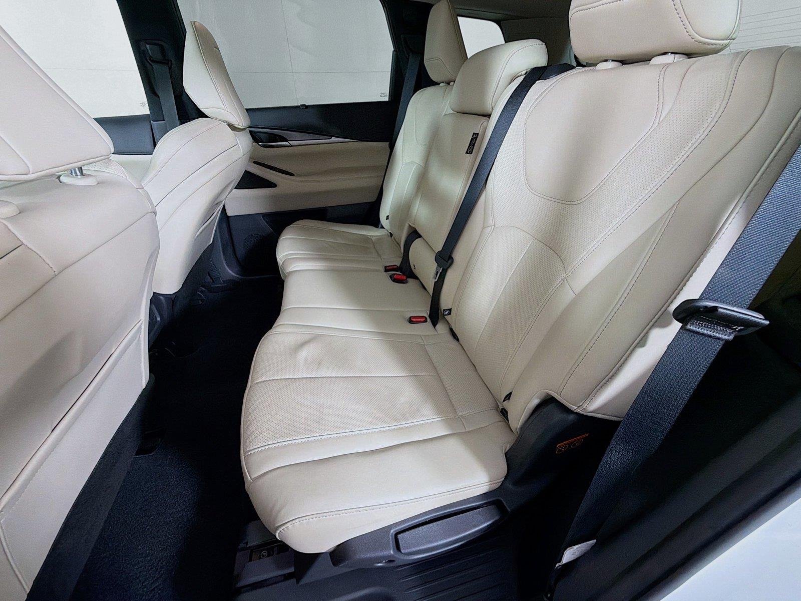 Used 2023 Majestic White INFINITI LUXE image 26