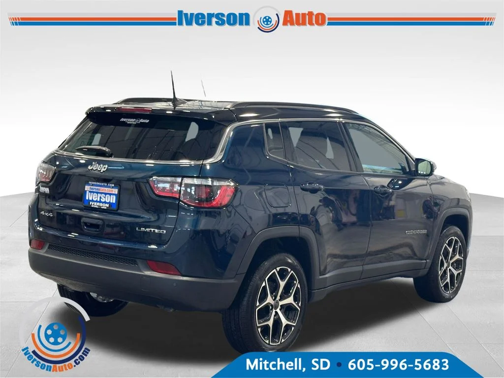 New 2026 Fathom Blue Pearl-Coat Exterior Paint Jeep Limited image 7