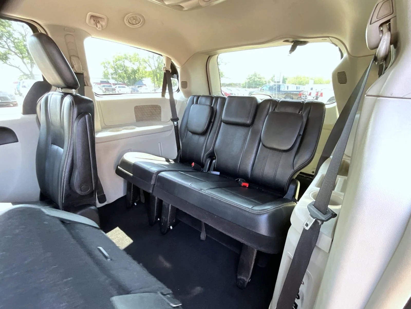 Used 2014 Beige Chrysler Touring image 21