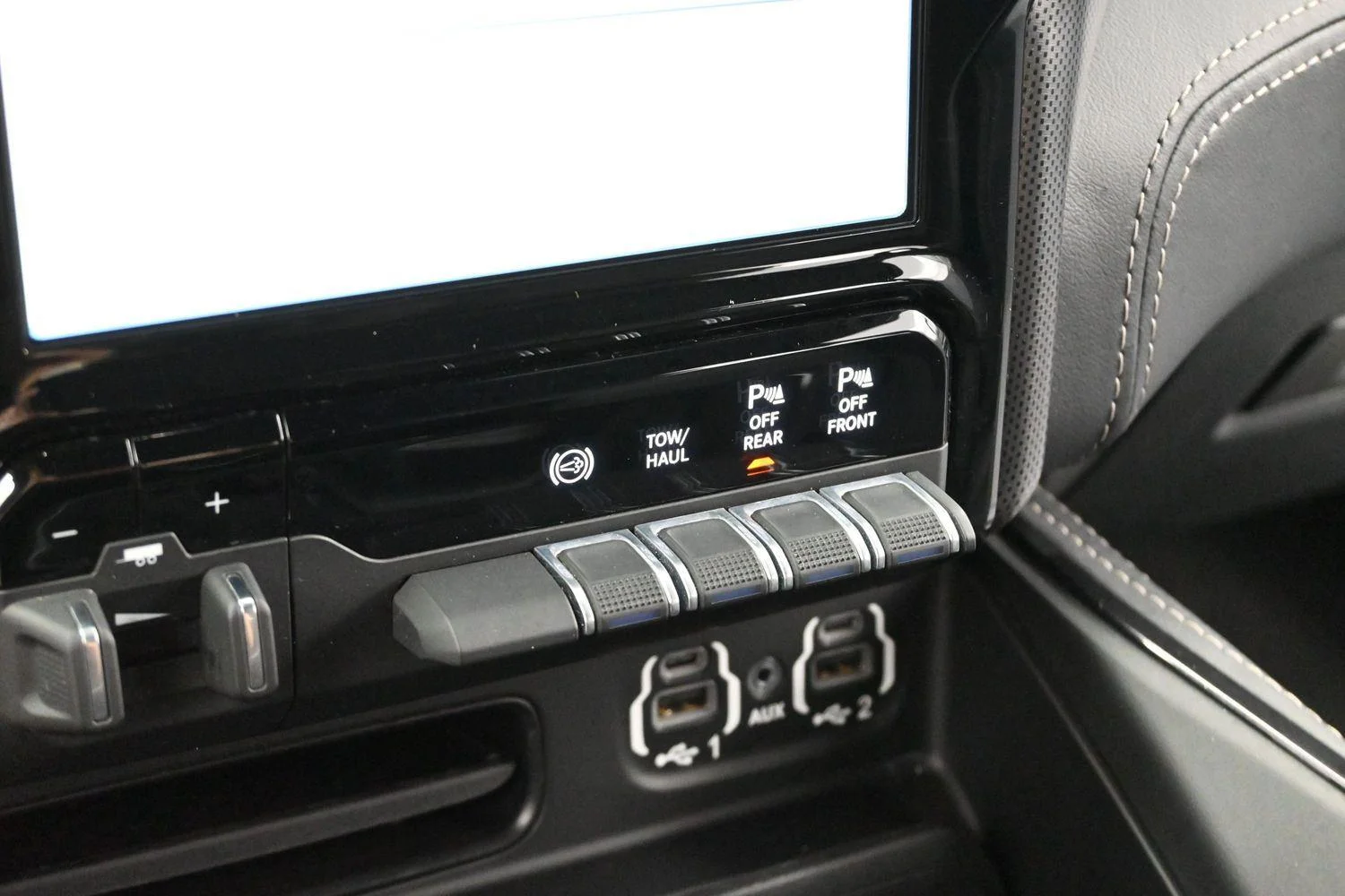 Used 2022 Diamond Black Crystal Pearlcoat Ram Limited image 21
