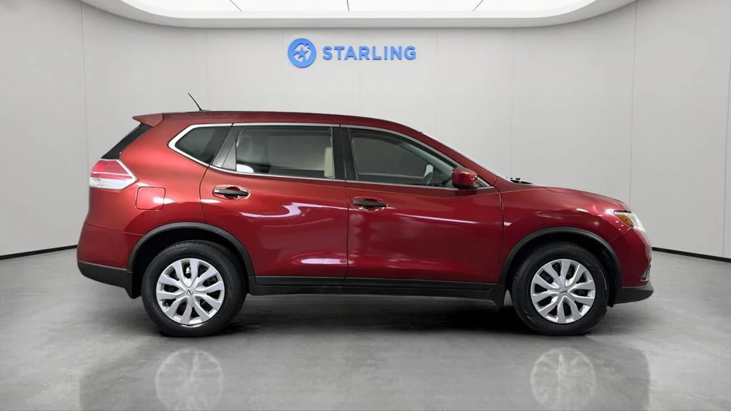 Used 2016 Red Nissan S image 11