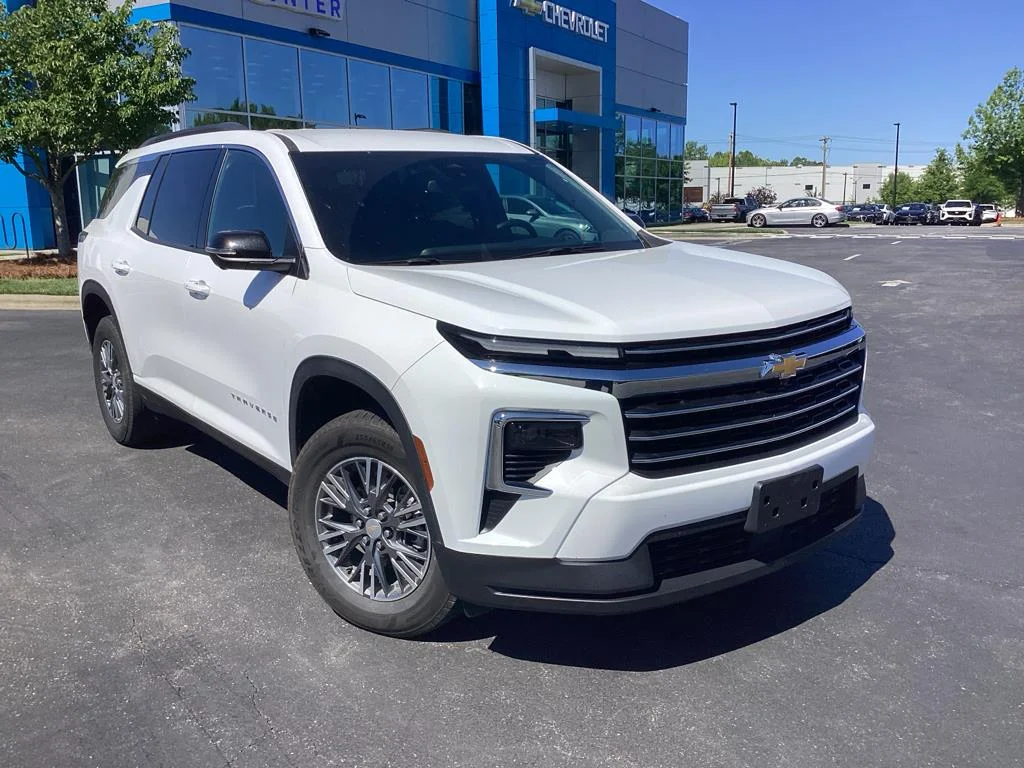 Used 2024 Summit White Chevrolet LT image 7