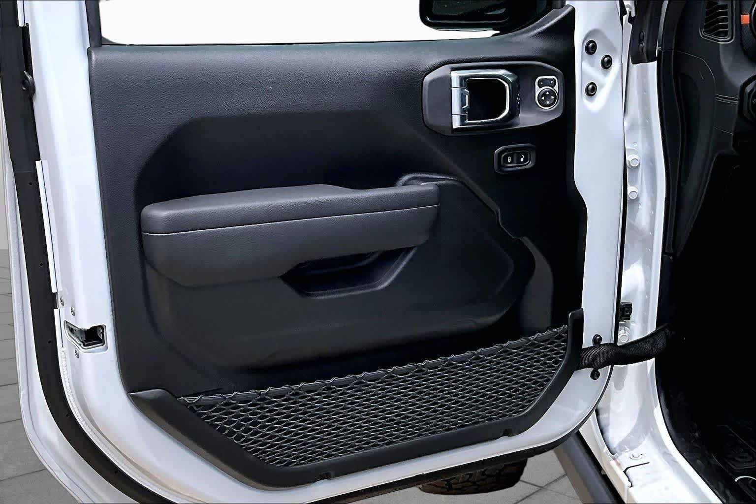 New 2026 Bright White Clearcoat Jeep Mojave image 11