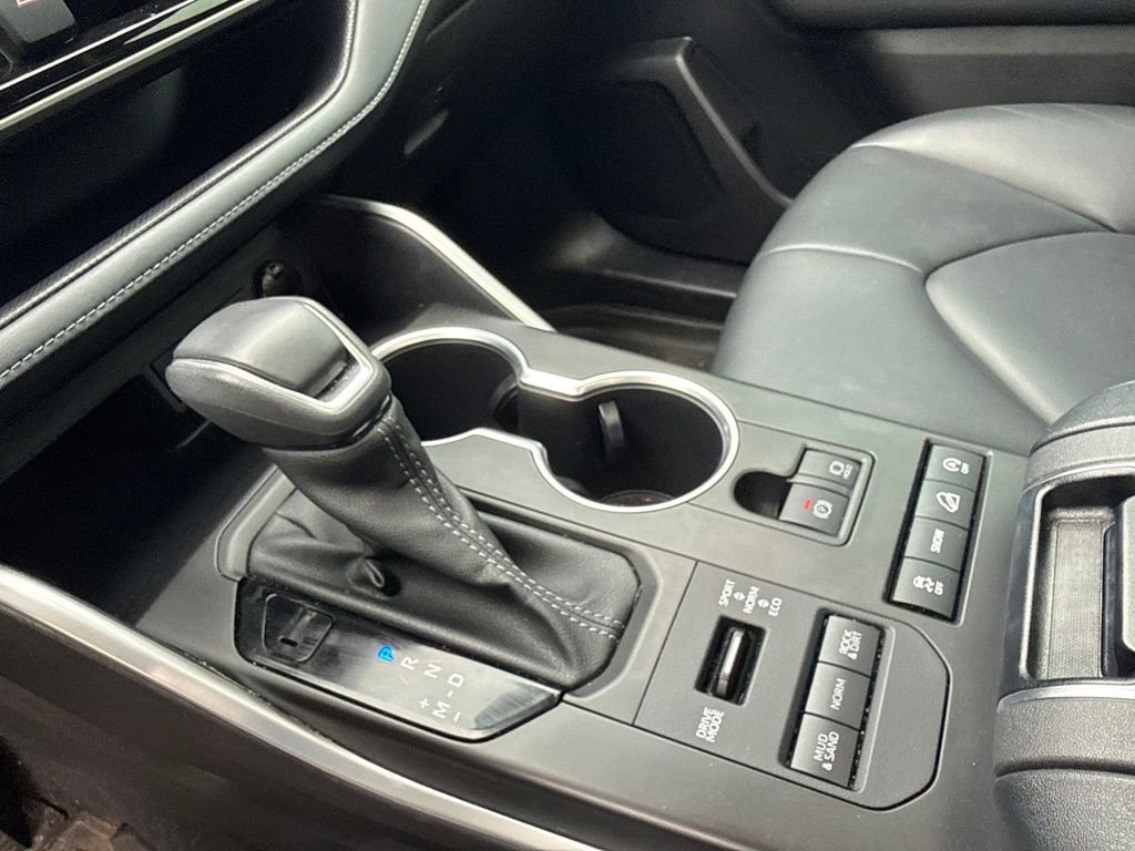 Used 2022 Magnetic Gray Metallic Toyota XLE image 15