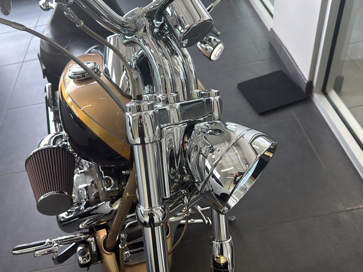 Used 2003 gold Harley Davidson Screaming Eagle image 17