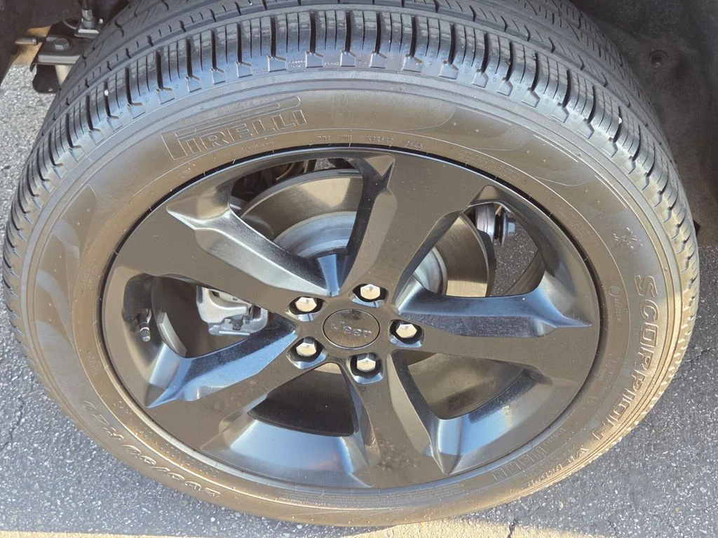 Used 2025 Gray Jeep Limited image 10