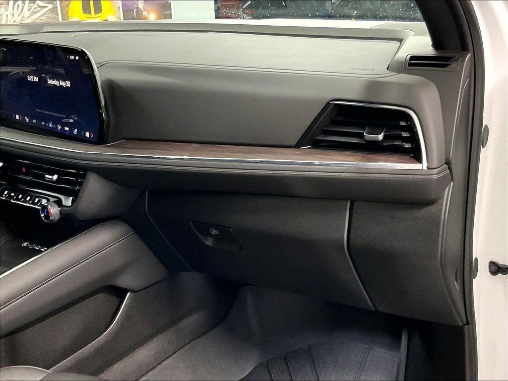 Used 2025 White Chevrolet LT image 13