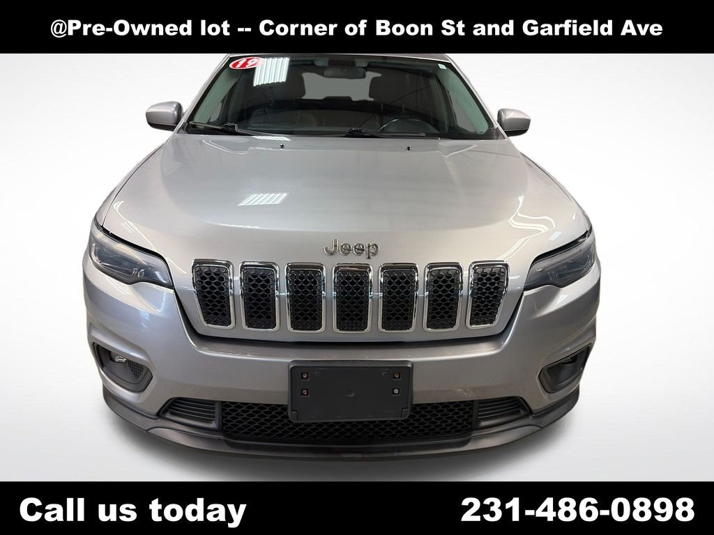 Used 2019 Silver Jeep Latitude Plus image 13