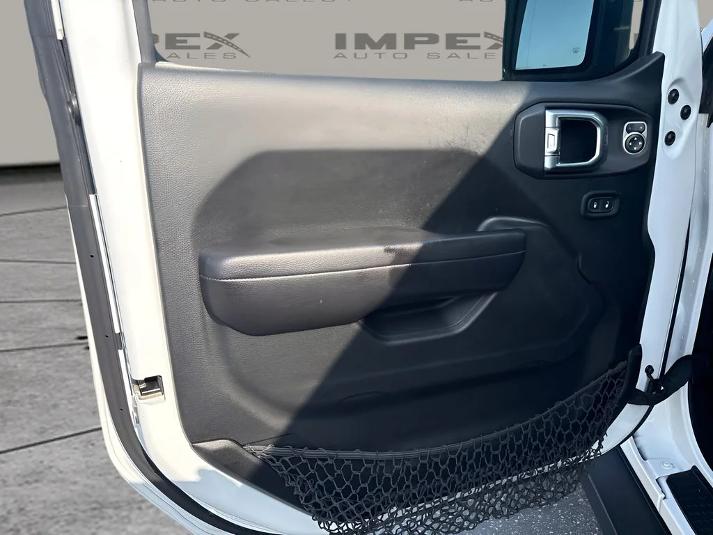 Used 2018 White Jeep Unlimited Rubicon image 22