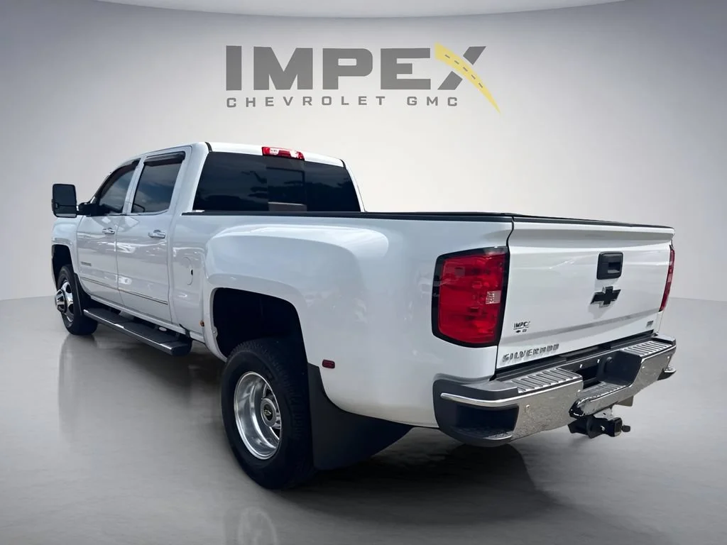 Used 2018 SUMMIT WHITE Chevrolet LTZ image 3