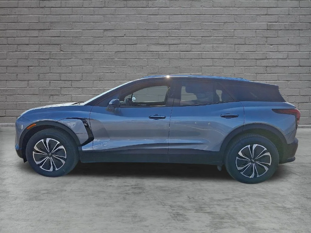 New 2025 Sterling Gray Metallic Chevrolet LT image 4