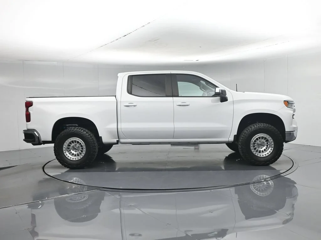 Used 2023 White Chevrolet LT image 29