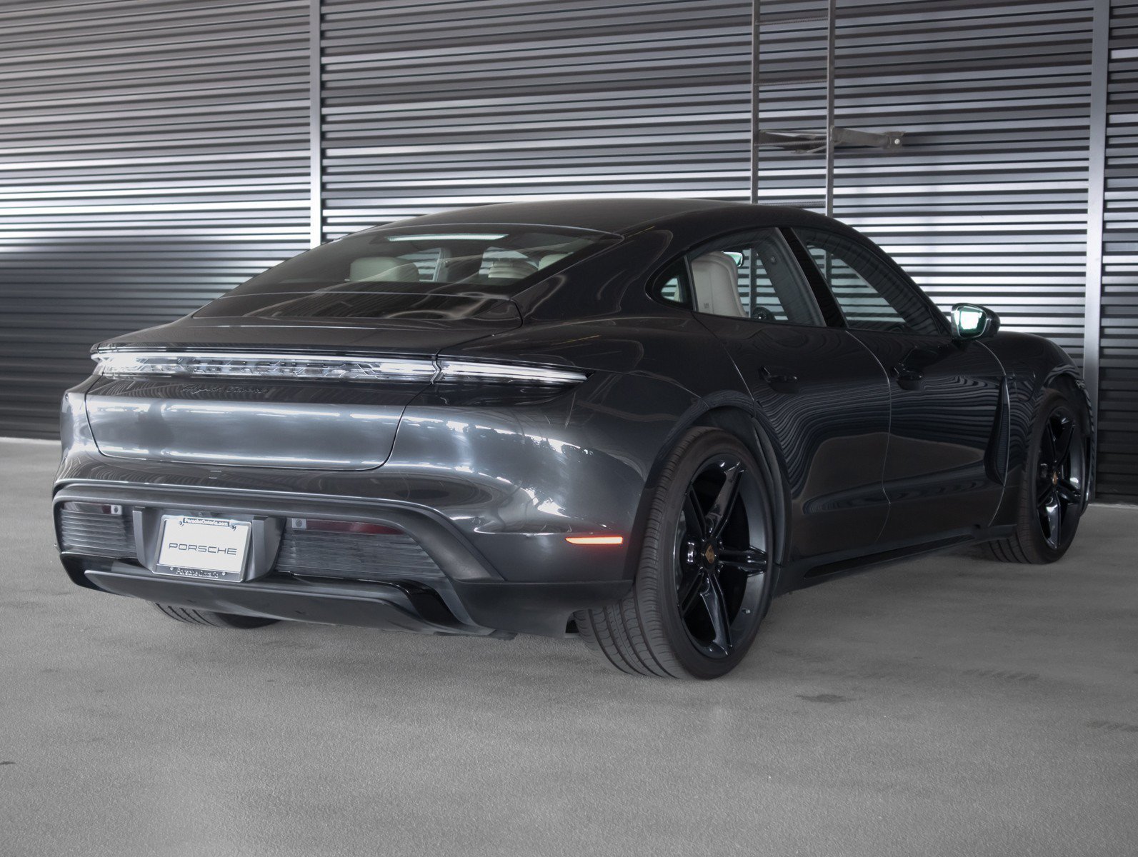 Used 2021 Volcano Grey Metallic Porsche Turbo image 10