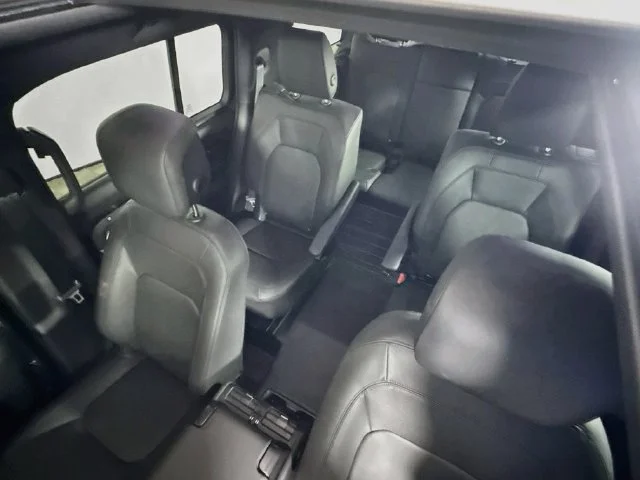 Certified Used 2025 Santorini Black Metallic Land Rover X-Dynamic SE image 14