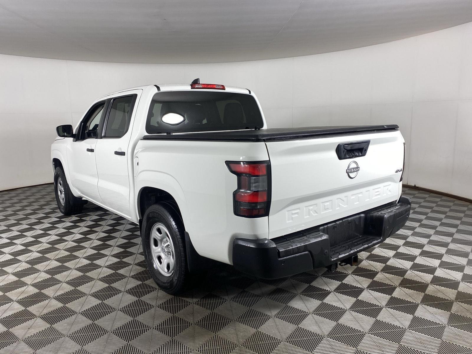 Used 2022 Glacier White Nissan S image 5