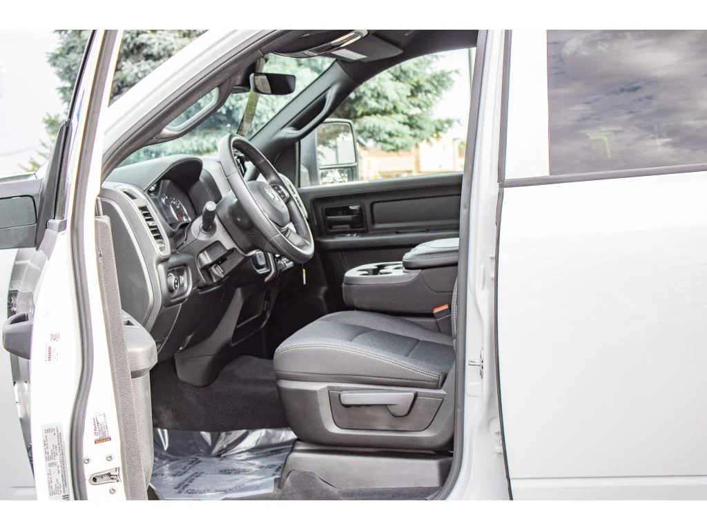 New 2026 Bright White Clearcoat Ram Tradesman image 28