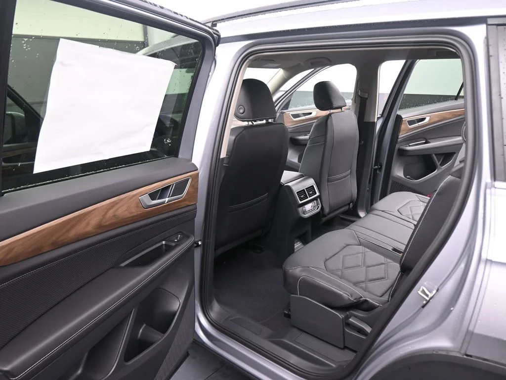Used 2026 Silver Volkswagen 2.0T SE image 41