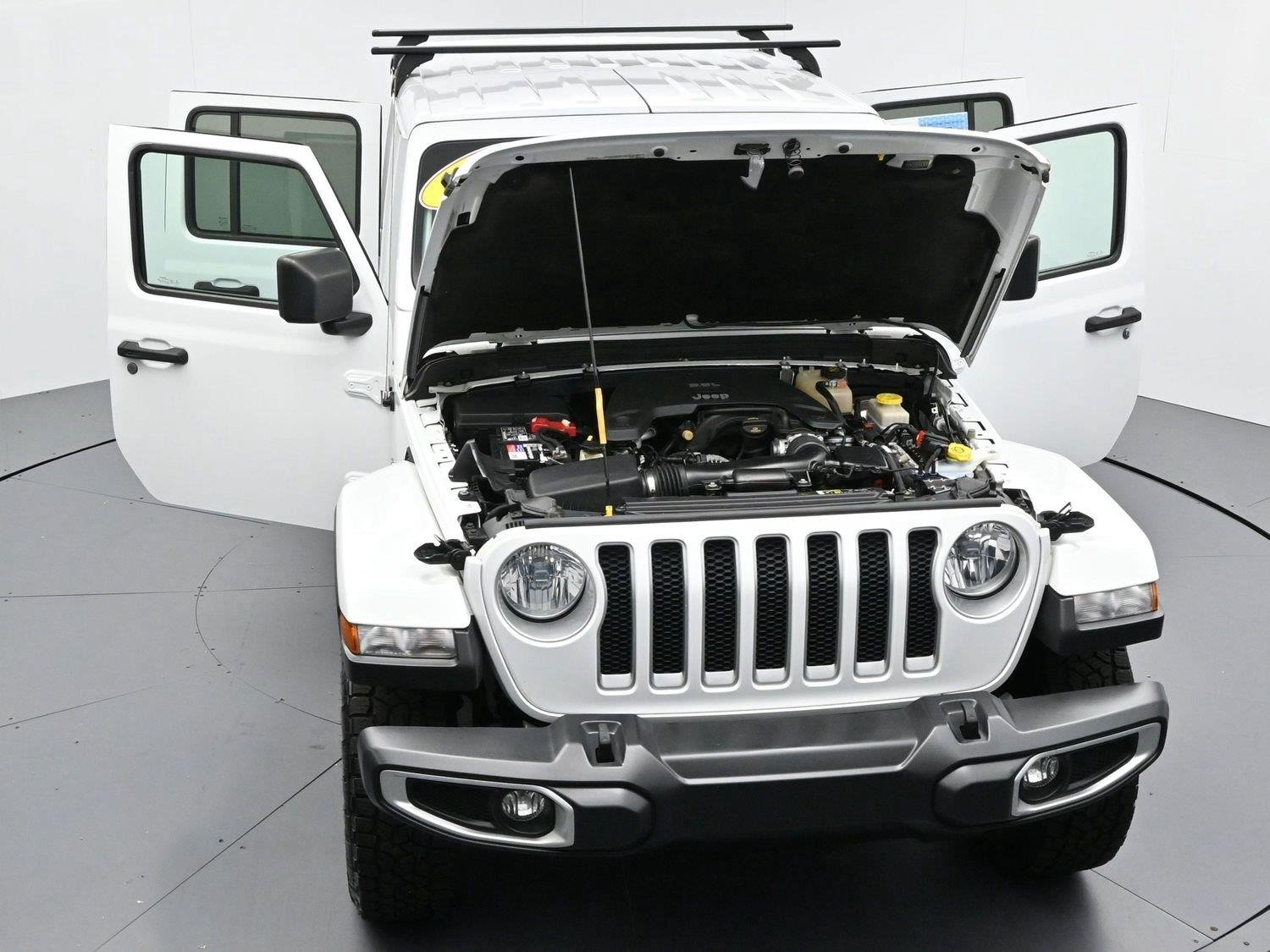 Used 2019 Bright White Clearcoat Jeep Sahara image 38