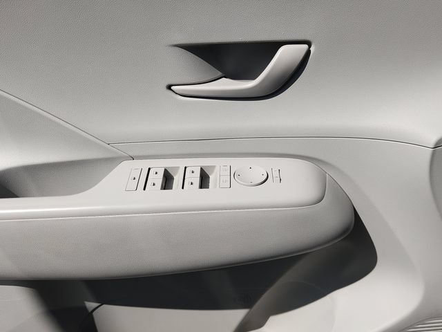 Used 2025 White Hyundai SEL image 24