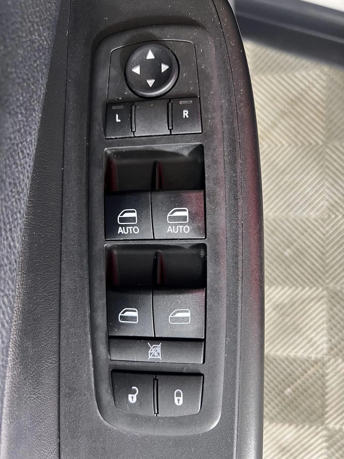 Used 2019 Pearl White Jeep Trailhawk Elite image 26