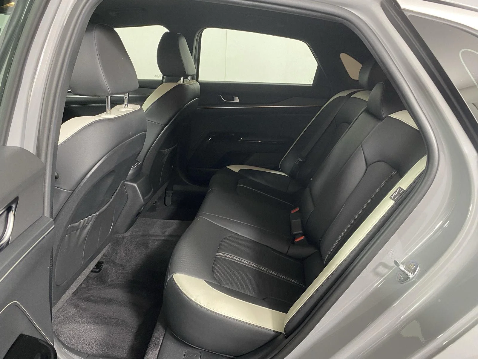 Used 2025 Wolf Gray Kia GT-Line image 22