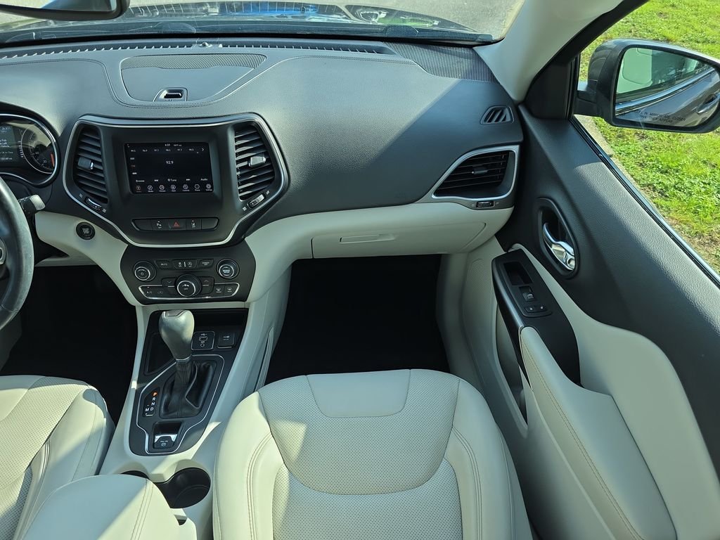 Used 2020 Gray Jeep Latitude Plus image 15
