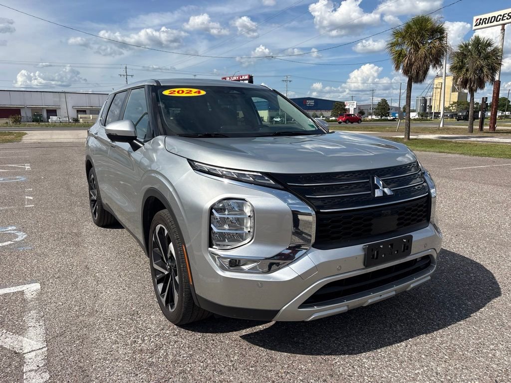 2024 Mitsubishi Outlander SE Black Edition 2WD's photo