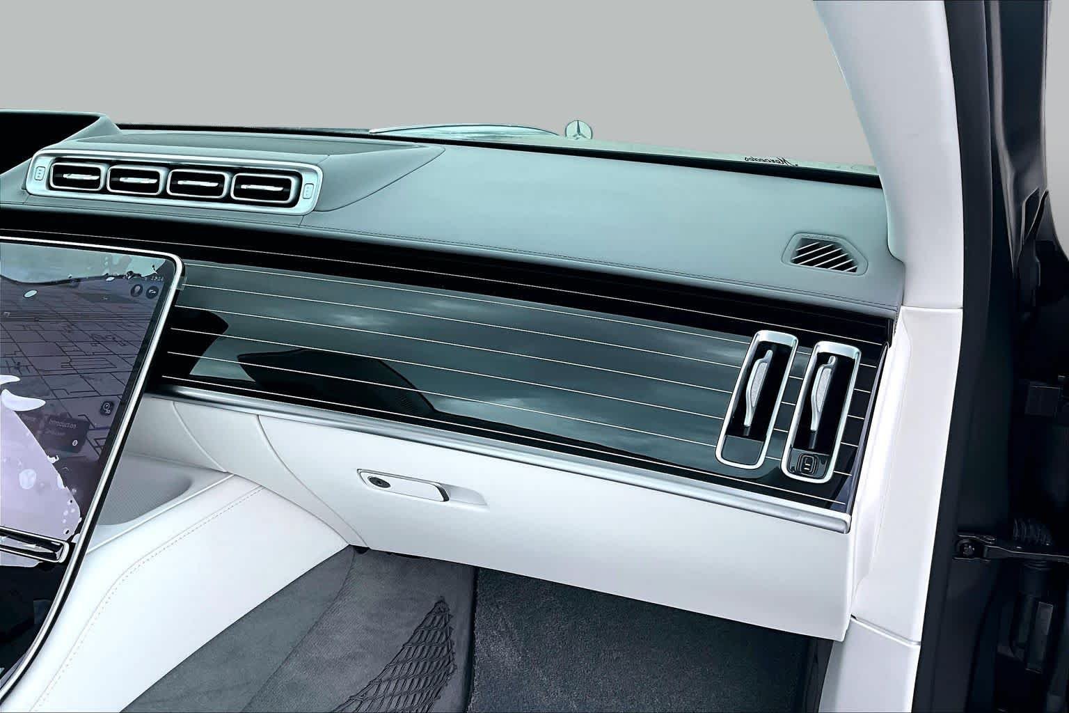 Used 2024 MANUFAKTUR Signature Night Black Magno Mercedes-Benz Maybach S 680 image 17