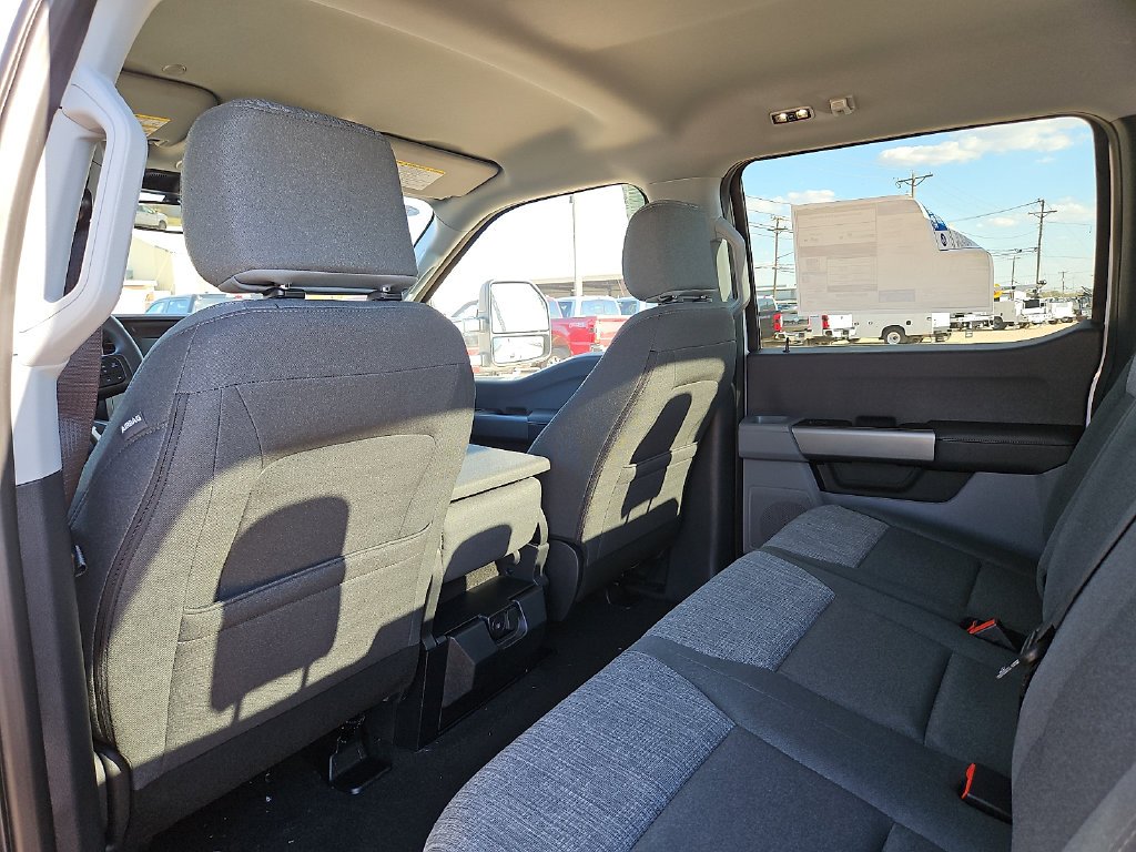 New 2027 Oxford White Ford F-250® XLT image 17