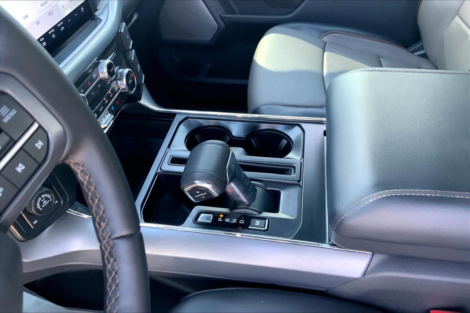 Used 2025 Agate Black Metallic Ford LARIAT image 17