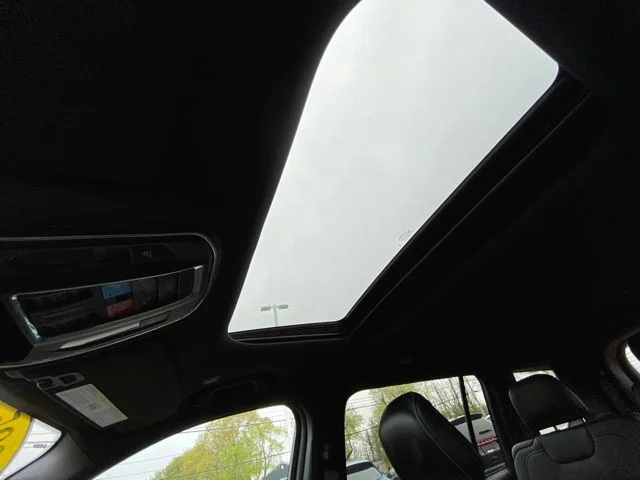 Used 2025 Black Jeep Altitude X image 21