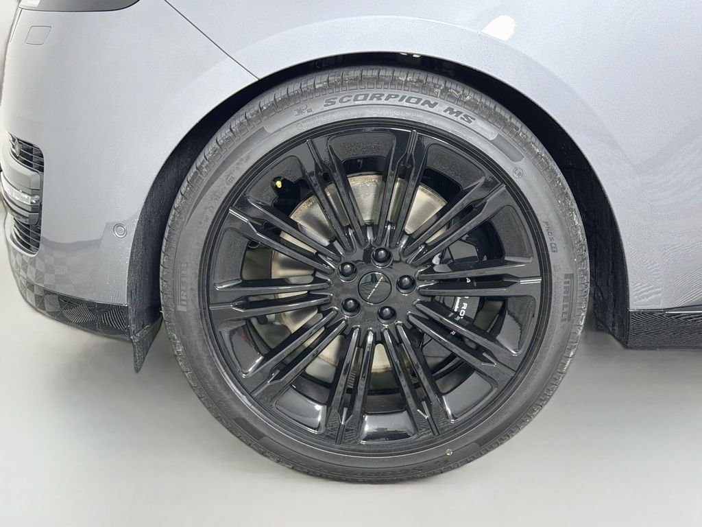 New 2026 Eiger Grey Land Rover SE image 33
