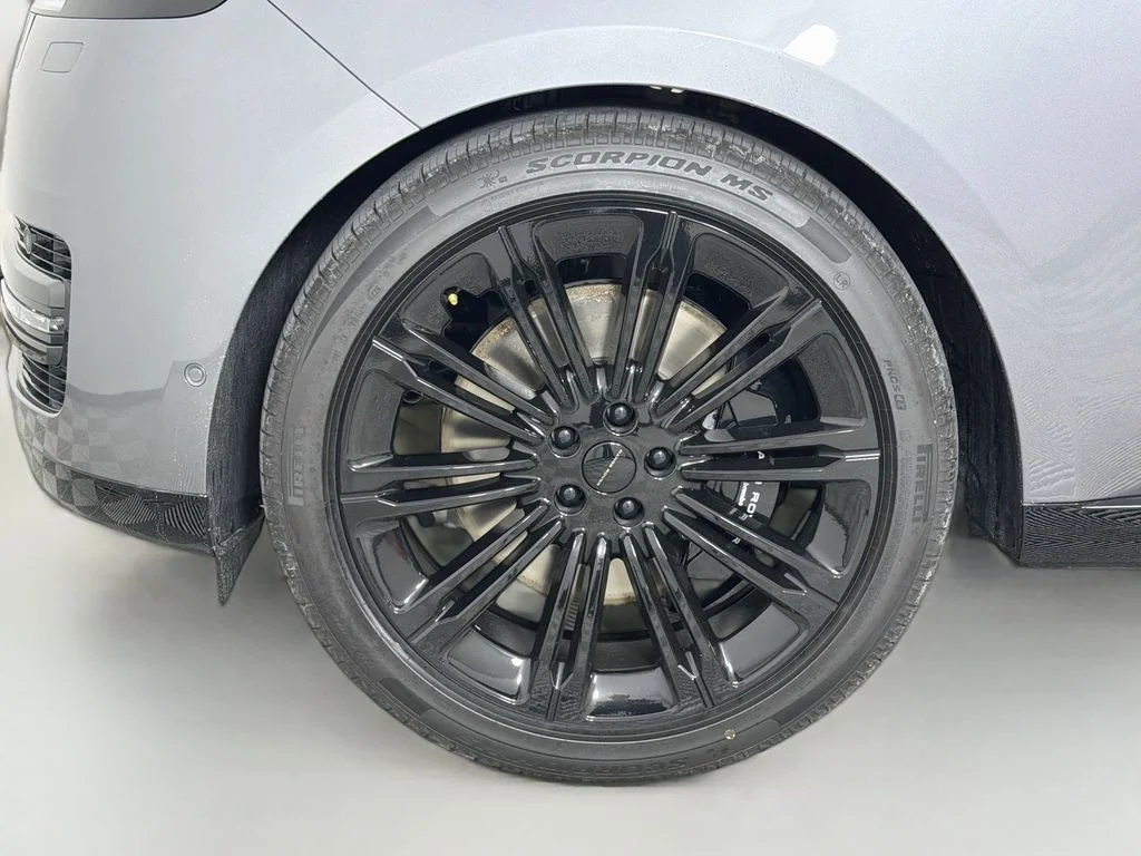 New 2026 Eiger Grey Land Rover SE image 33
