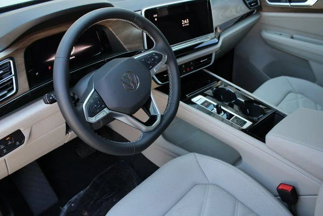 2026 Volkswagen Atlas SE w/Tech - Photo 2