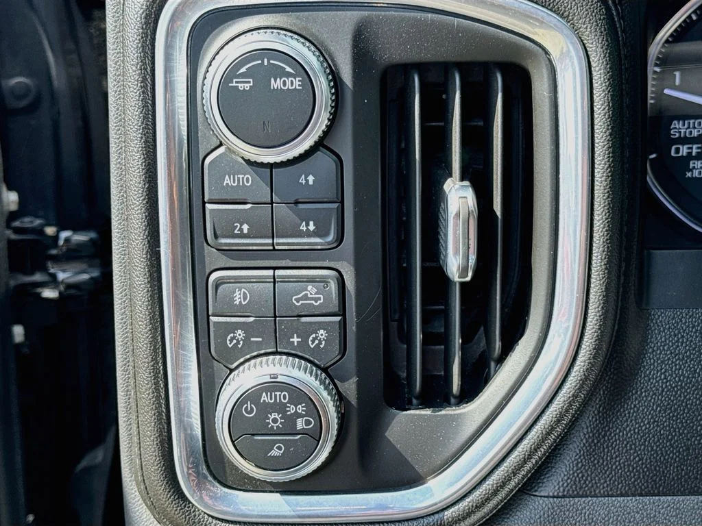Used 2021 Black GMC SLT image 10