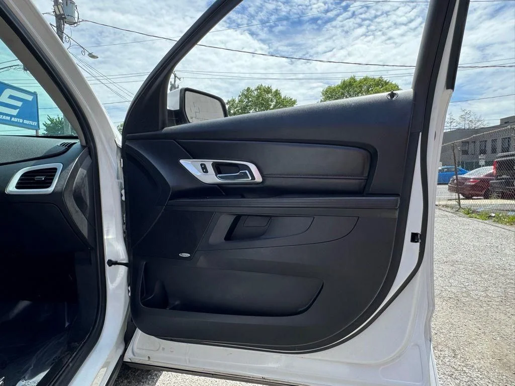 Used 2017 White GMC SLE-2 image 11