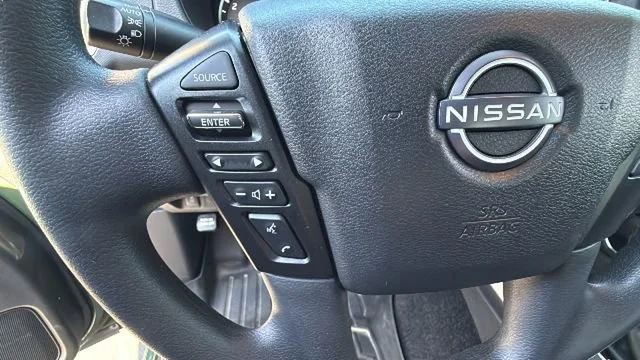 Used 2022 Green Nissan Crew Cab SV 4x4 image 17