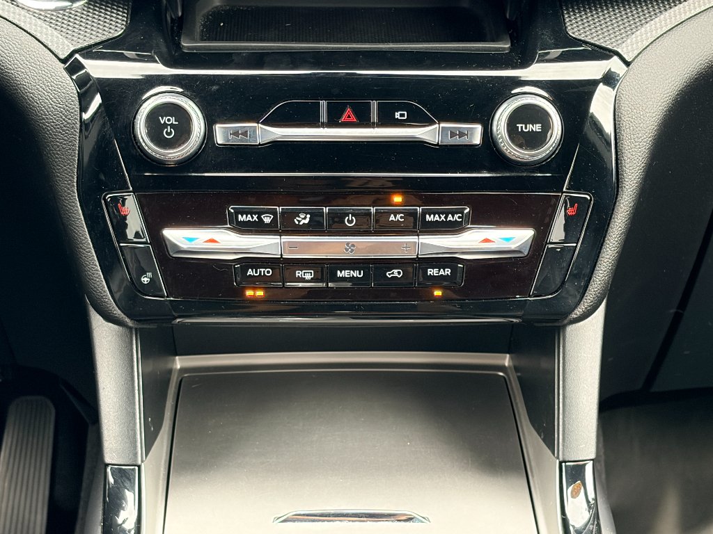 Used 2023 Star White Metallic Tri-Coat Ford ST-Line image 17