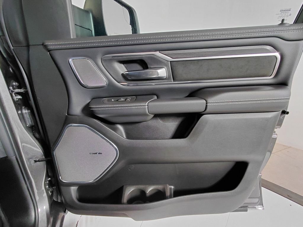 New 2026 Granite Crystal Metallic Clear-Coat Exterior Paint RAM Laramie image 13