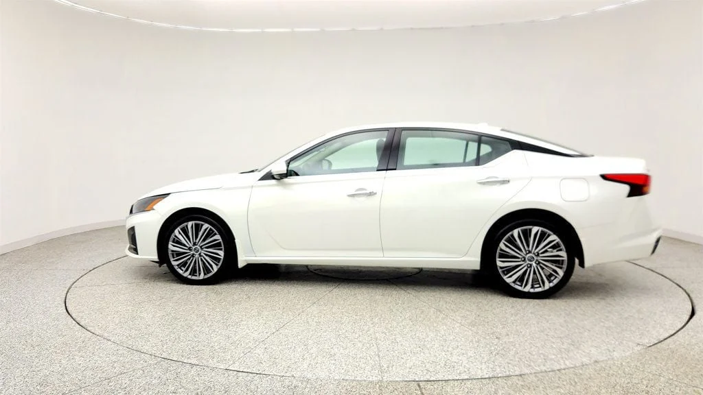 Used 2023 Pearl White Tricoat Nissan 2.5 SL AWD Sedan image 8