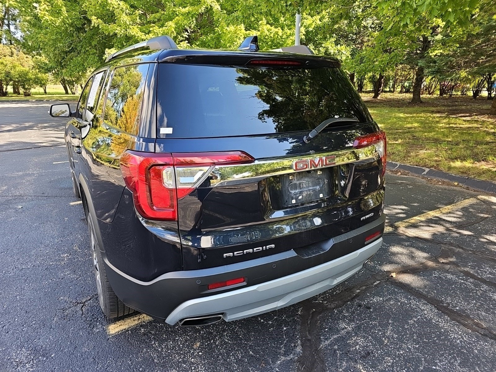 Used 2021 Midnight Blue Metallic GMC SLE image 3