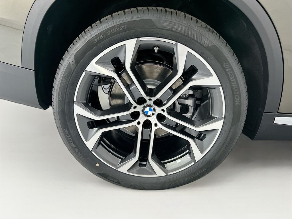 New 2026 Green Metallic BMW sDrive40i image 32