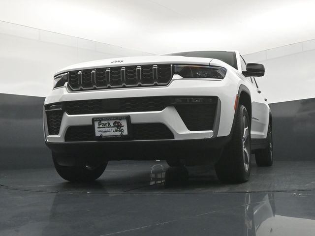 New 2026 Bright White Clear-Coat Exterior Paint Jeep Limited image 23