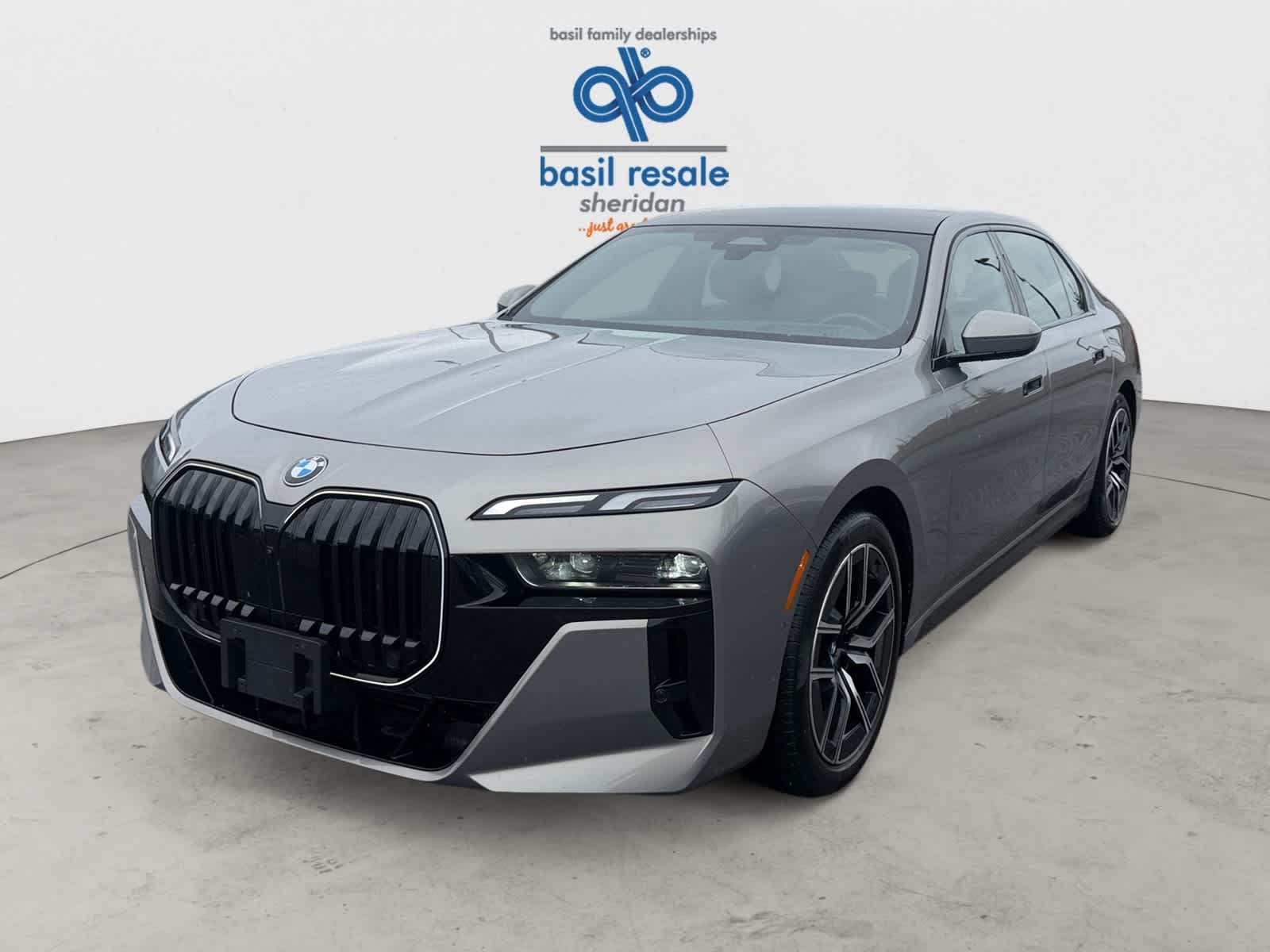 Used 2026 Oxide Grey Metallic BMW 740i xDrive image 3