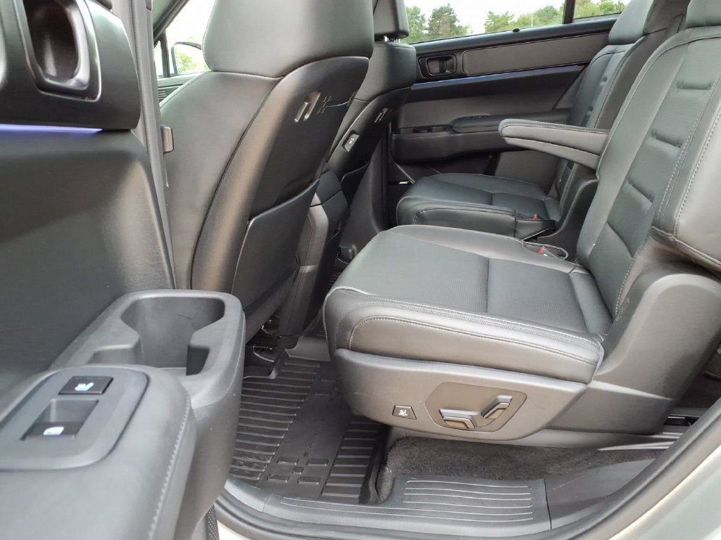 Used 2024 Shimmering Silver Pearl Hyundai Calligraphy image 4